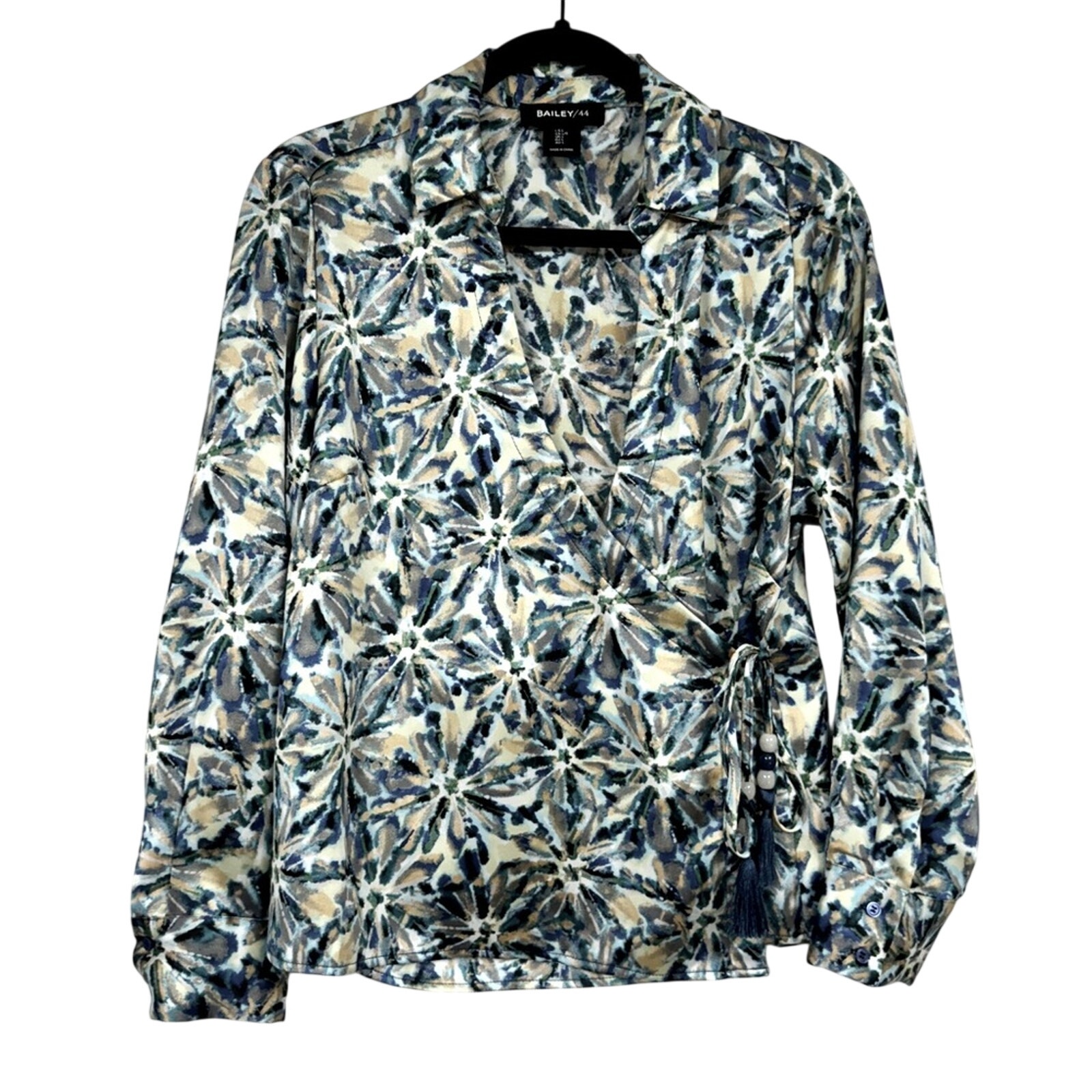 Bailey 44 Green Blue Starburst Print Wrap Blouse Women’s L Luxury Satin Shirt